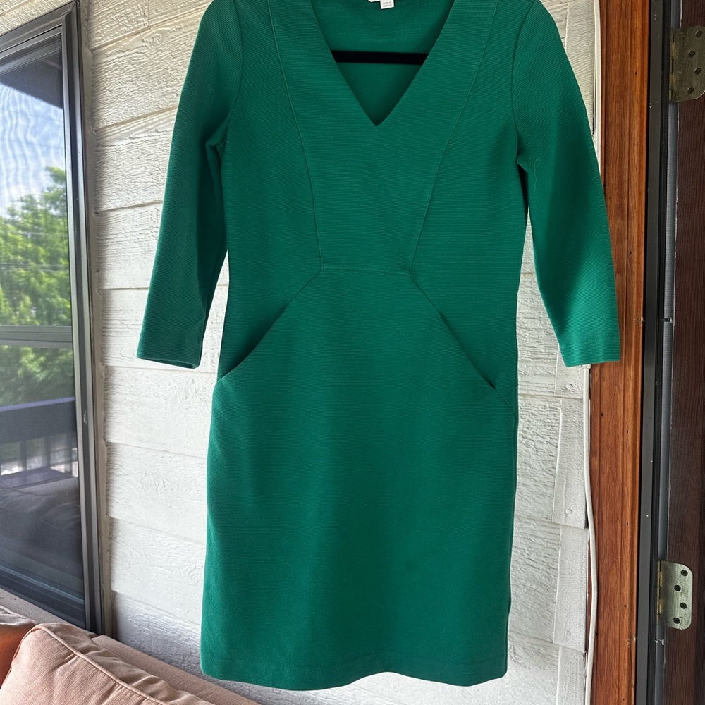 Boden Green Sheath Dress with V-Neck and 3/4 Sleeves